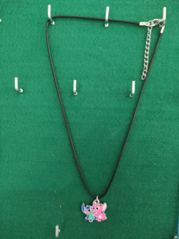 Collier Stitch et sa copine – Image 2