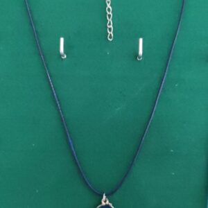 Collier Stitch bleu foncé